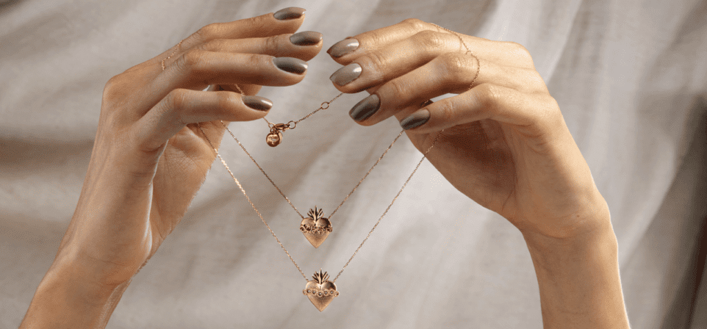 O ouro 18K e suas múltiplas tonalidades na joalheria contemporânea O ouro 18K e suas múltiplas tonalidades na joalheria contemporânea