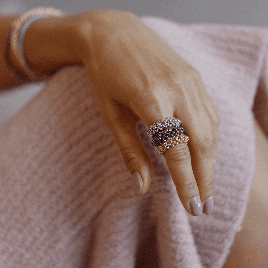 Pedras preciosas em destaque: o que faz as joias de Carla Amorim brilharem Pedras preciosas em destaque: o que faz as joias de Carla Amorim brilharem