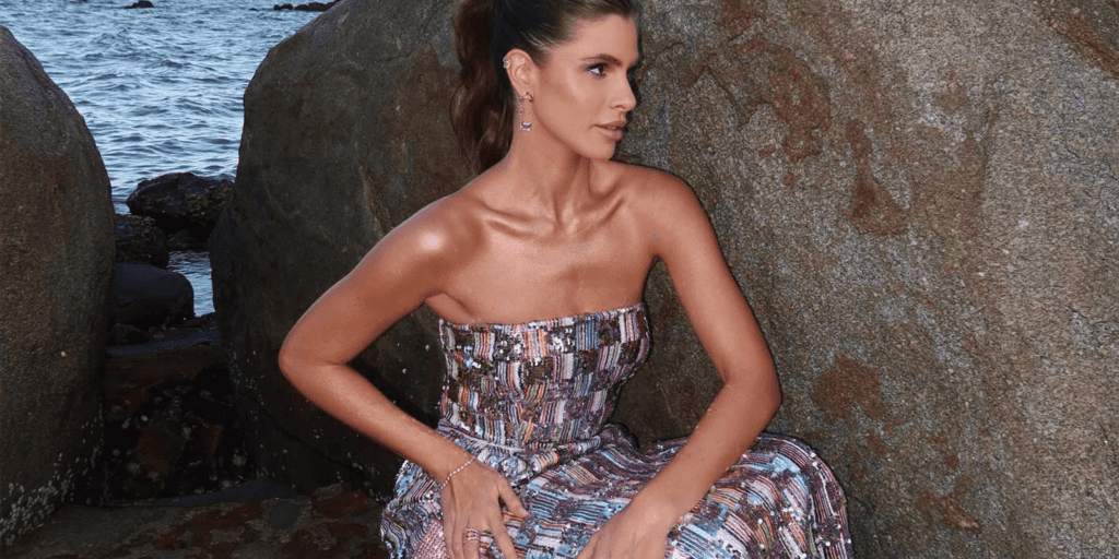 Estilo minimalista: joias de ouro 18K discretas e elegantes Estilo minimalista: joias de ouro 18K discretas e elegantes