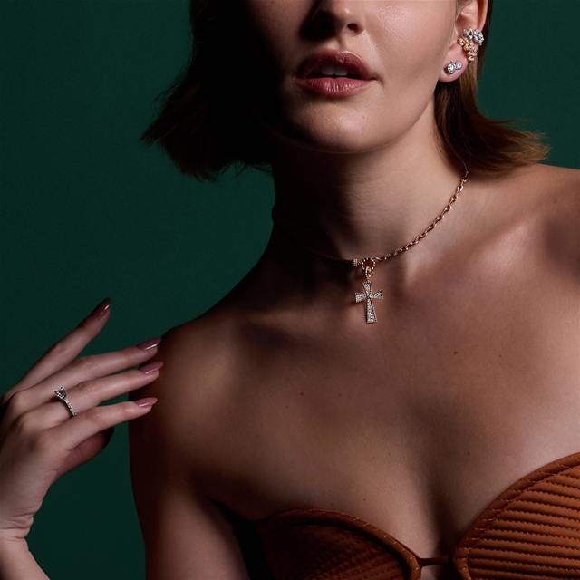 Pingente Cruz Força com Brilhante - Imagem 4